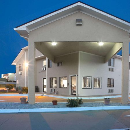 Super 8 By Wyndham בונוויל מראה חיצוני תמונה