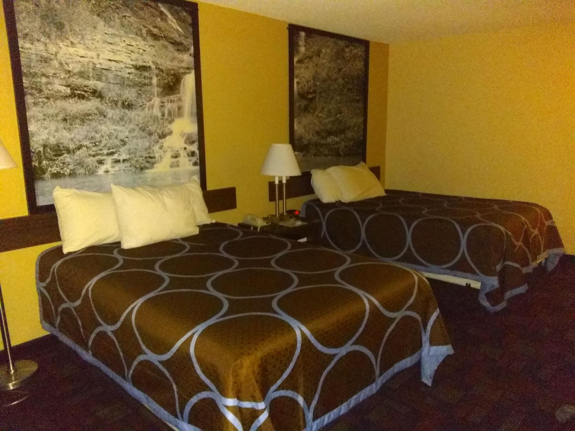 Super 8 By Wyndham בונוויל מראה חיצוני תמונה